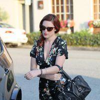 Rumer Willis exits Neil George Salon carrying a garment bag | Picture 111143